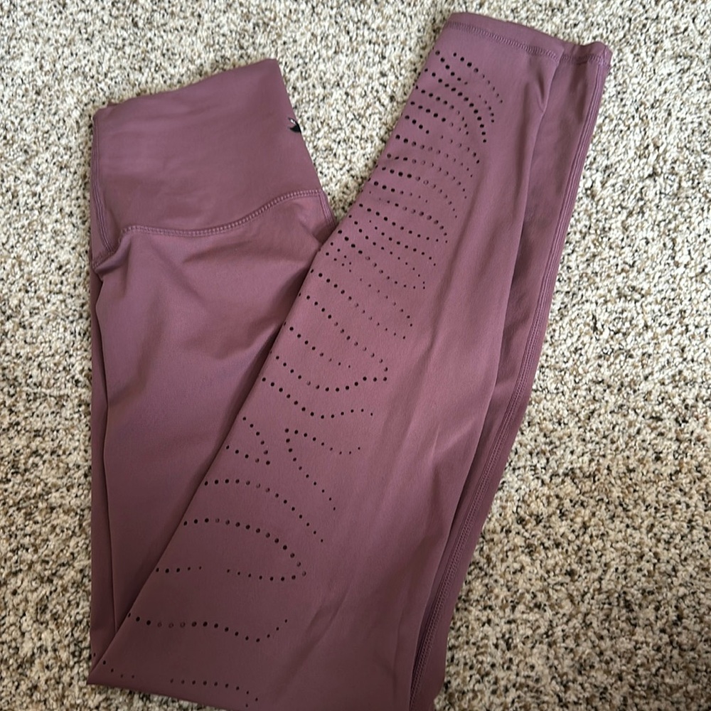 Glyder mauve laser cut leggings.